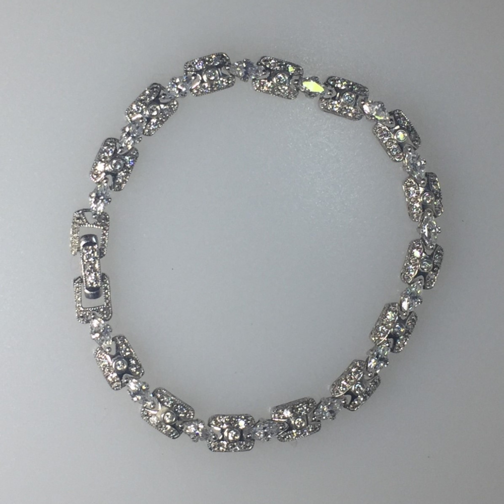 Vintage Look Rhinestone Bracelet - Picture 6 of 7